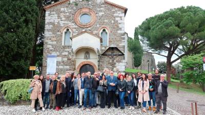 Predstavitev je potekala pred cerkvico Sv. Duha v grajskem naselju (BUMBACA)