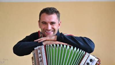 Mitja Tull nastopa v domovih za starejše občane z raznolikim programom, delo s starejšimi mu ugaja (FOTODAMJ@N)