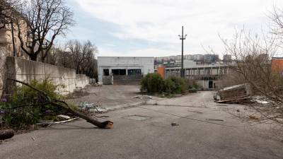 Območje že leta propada, stanovalci okoliških zgradb se pritožujejo nad podganami (FOTODAMJ@N)