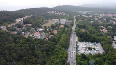 Med najbolj onesnaženimi točkami je tudi openska Dunajska ulica, slika je simbolna