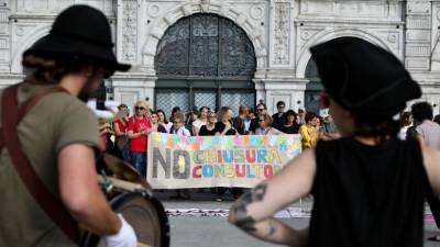 Današnji pisan in glasen protest na Velikem trgu (FOTODAMJ@N)