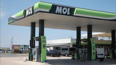 Na bencinskih servisih Mol &amp; Ina je za liter 95-oktanskega bencina treba odšteti 1,749 evra, za liter dizla pa 1,889 evra na liter (ZDRAVKO PRIMOŽIČ/FPA/PRIMORSKE NOVICE)