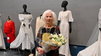 Adriana Cibic s svojimi poročnimi oblekami (FOTODAMJ@N)