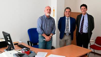 Z leve prevajalec Igor Kocjančič, namestnik prefekta Giuseppe Montella in Paolo Apollinari, predstavnik vladnega komisarjata (FOTODAMJ@N)
