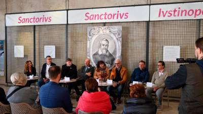 Mestna občina Koper je danes z novinarsko konferenco v Mali loži uradno odprla leto Santoria Santoria (EKOPER/FACEBOOK)