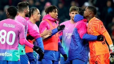 Soigralci so na sobotni tekmi mirili zaprepadenega vratarja Maignana (ANSA)