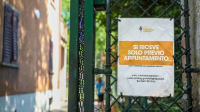 Vhod v prostore posvetovalne službe v Barzellinijevi ulici (BUMBACA)