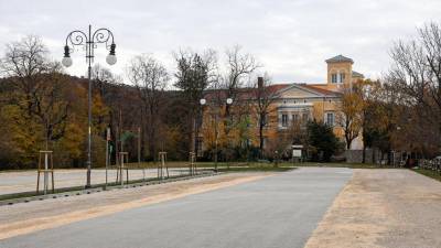 Obnovljeno parkirišče na Frnedu (TEDESCHI/FOTODAMJ@N)