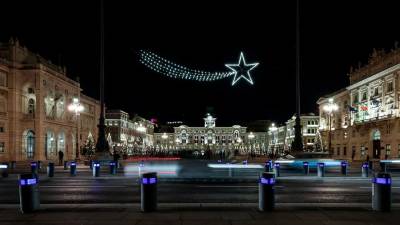 Na Velikem trgu so v petek, 28. novembra, prižgali praznične lučke (LUCA TEDESCHI/FOTODAMJ@N)