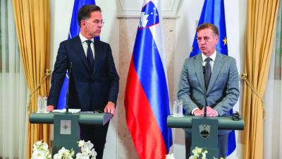 Generalni sekretar Nata Mark Rutte (levo) in slovenski premier Robert Golob (NEBOJŠA TEJIĆ/STA/VLADA RS)