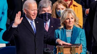 Joe Biden je prisegel kot 46. predsednik ZDA, ob njem soproga Jill Biden (ANSA)