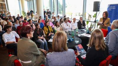 Okrogla miza (TIBALDI)