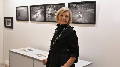 Loredana Princic in razstavljene fotografije (FOTODAMJ@N)