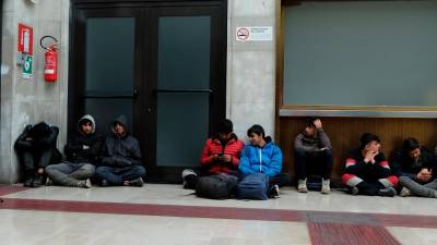 Migranti na železniški postaji (FOTODAMJ@N)