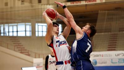 Jadranov košarkar Lucas Jakin v akciji (TEDESCHI/FOTODAMJ@N)