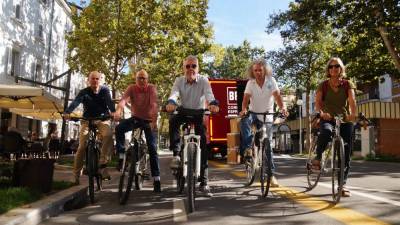 Člani odbora za ohranitev kolesarske steze na Korzu Italia (BUMBACA)