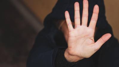 25. november je mednarodni dan za odpravo nasilja nad ženskami (TIBALDI)