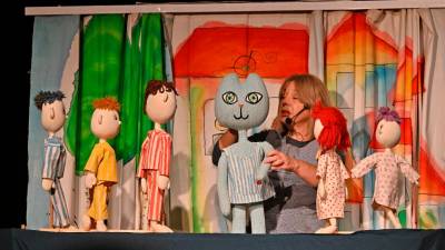 Otroke je decembra lani obiskala Muca copatarica (ARHIV)