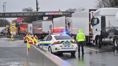 Zaprta avtocesta na mejnem prehodu Fernetiči (FOTODAMJ@N)