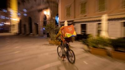 Dostavljalci hrane bodo končno imeli urejena delovna razmerja (FOTODAMJ@N)