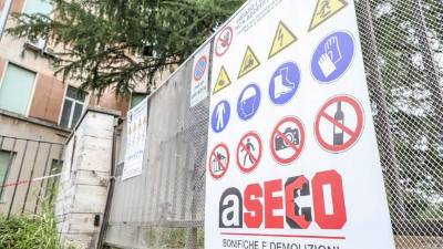 Tabla pred nekdanjo goriško bolnišnico (TIBALDI)