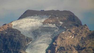 Ledeniki so te dni pod močnim pritiskom, na Marmoladi so včeraj namerili +14,3 stopinje Celzija (ANSA)
