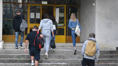 Na srednjih šolah druge stopnje je porast nekoliko nižji (ARHIV)