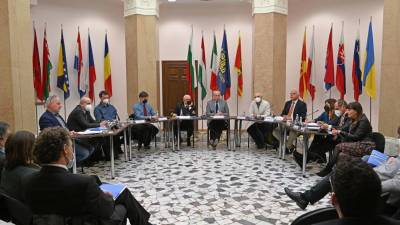 Na novinarski konferenci so sodelovali vsi partnerji projekta (FOTODAMJ@N)