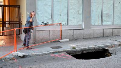 Luknja v Ulici Tesa (FOTODAMJ@N)