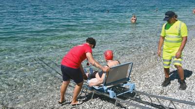 Seatrac omogoča gibalno oviranim osebam lažji vstop v morje (FOTODAMJ@N)