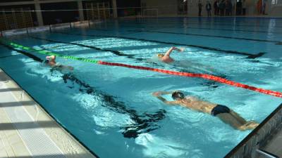 Prvi plavalci v novogoriškem bazenu (KM)