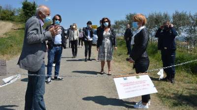 Ministrica za kmetijstvo Aleksandra Pivec (desno) in župan Občine Brda, Franc Mužič (levo) (FOTO KM)