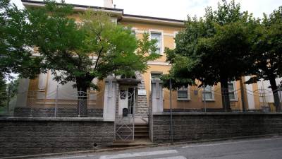 Nižja srednja šola Simona Gregorčiča v Dolini, kjer so ukradli kakih 100 računalnikov