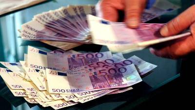 Poročajo med drugim o ponarejenih bankovcih za 500 evrov (ANSA)