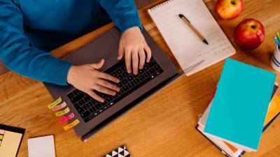 Internet je za otroke prostor zabave, komunikacije in učenja ter vir neskončnih informacij