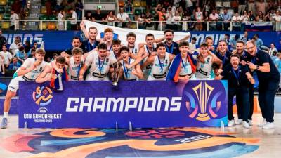 Slovenska reprezentanca U18 je v Trentu osvojila zlato kolajno na evropskem prvenstvu (KZS/FACEBOOK)