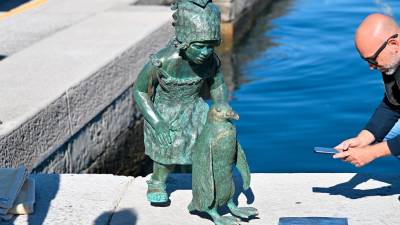 Kip pingvina Marka ob Pomolu Pescheria (FOTODAMJ@N)