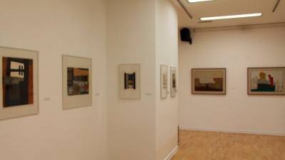 V Bežigrajski galeriji 2 so na razstavi predstavljeni predvsem Spacalove grafike (lesorezi), oljne slike in dela v mešani tehniki