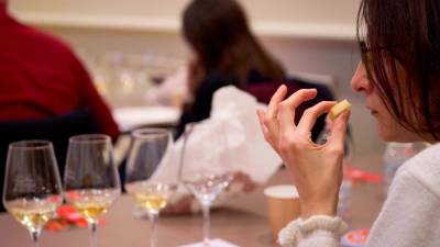 Kulinarični in vinski kulturni dogodek OKÙS Trieste Food Lab je namenjen spoznavanju hrane iz različnih koncev Italije v kombinaciji z lokalnimi vini (LAS KRAS)