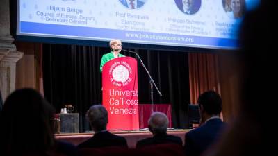 Nagovor predsednice Nataše Pirc Musar na odprtju mednarodne konference o zasebnosti in varstvu osebnih podatkov v Benetkah (UPRS)