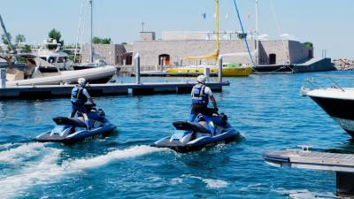 Policista na vodnih skuterjih (FOTODAMJ@N)