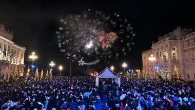 Tudi letos je tržaški silvestrski večer popestril ognjemet (FOTODAMJ@N)