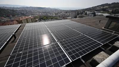 Sončna elektrarna na strehi glavnega poslopja Univerze v Trstu