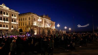 Lani so praznične lučke na Velikem trgu prižgali 29. novembra (FOTODAMJ@N)