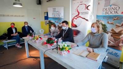 Ob 20-letnici smrti so se spomnili na Giorgia Depangherja: za mizo z desne Marisa Skerk, Massimo Romita in Vera Tuta Ban (FOTODAMJ@N)