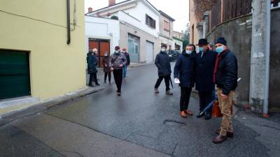 Župana Dipiazzo so krajevni predstavniki pospremili po škedenjskih ulicah (FOTODAMJ@N)