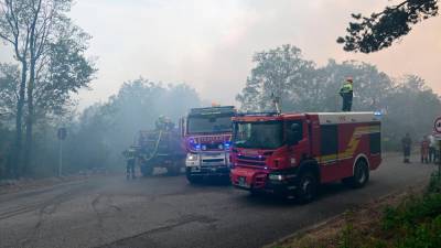 Včerajšnje gašenje požarov na Vrhu, na delu so bili slovenski in italijanski gasilci poleg ostalih služb (FOTODAMJ@N)