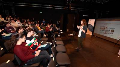 Predavanje Nine Debevec (FOTODAMJ@N)