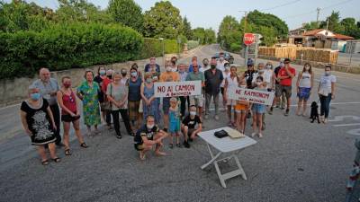 Napisi na transparentih jasno izražajo stališče Bazovcev