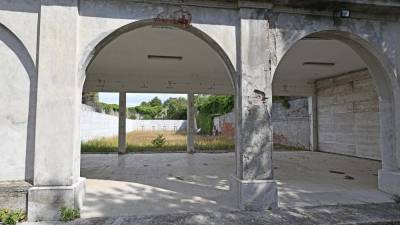 Opensko strelišče še čaka na preureditev v dostojen kraj spominjanja